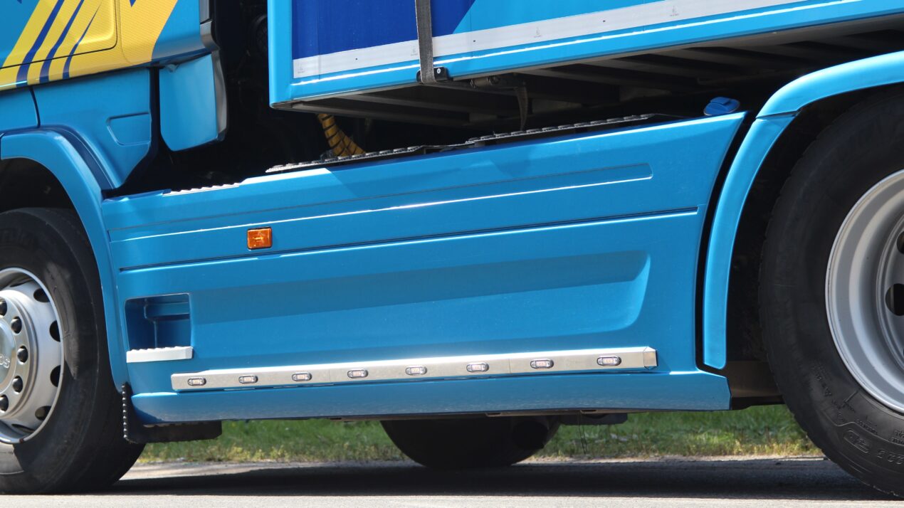 LED profile for trucks, trailers, vans, commercial vehicles